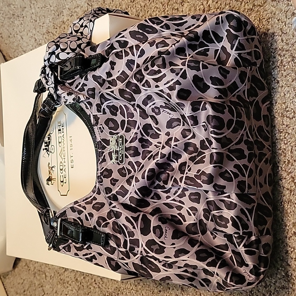 Coach purse with box - Picture 2 of 4